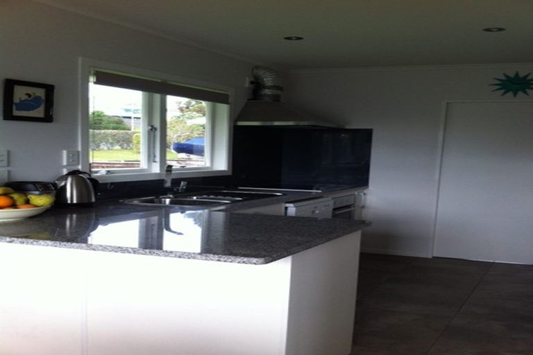 Photo of property in 3 Wykeham Place, Glenfield, Auckland, 0629