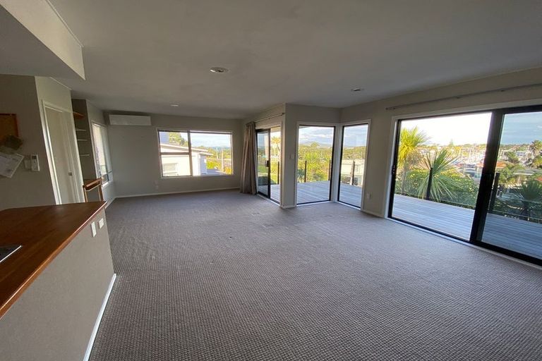 Photo of property in 3/17 Commodore Parry Road, Castor Bay, Auckland, 0620