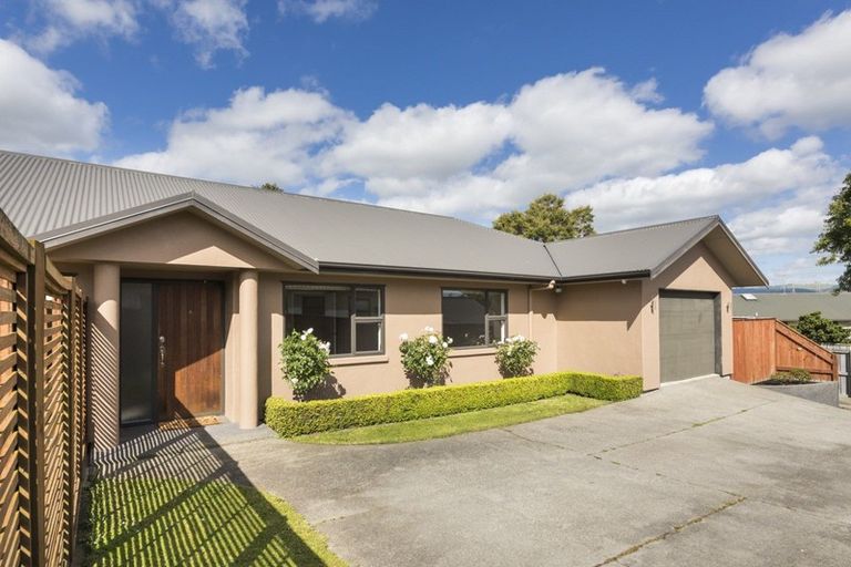 Photo of property in 128 Hillcrest Drive, Kelvin Grove, Palmerston North, 4414