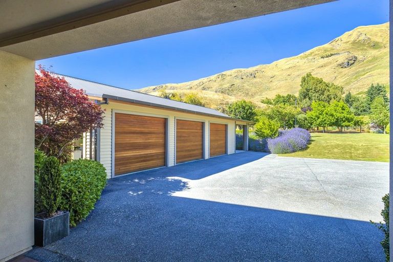 Photo of property in 17 Foxglove Heights, Wanaka, 9305