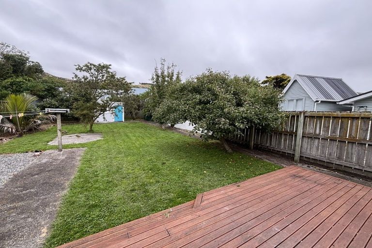Photo of property in 2 Te Pari Pari Road, Pukerua Bay, 5026