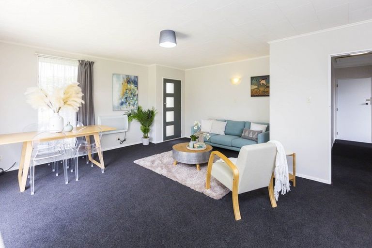 Photo of property in 21f1- Roband Crescent, Brown Owl, Upper Hutt, 5018