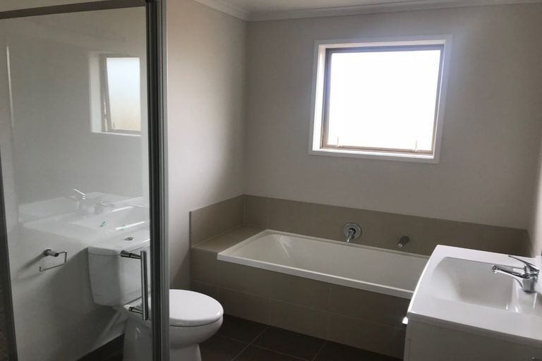 Photo of property in 19 Perla Road, Pukekohe, 2120