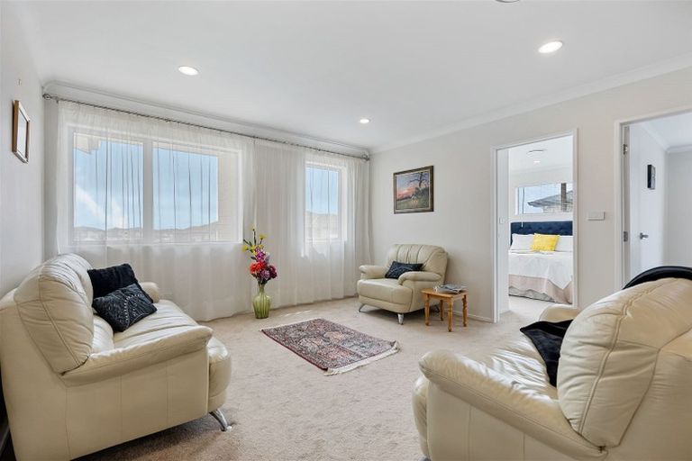 Photo of property in 20 Drumbuoy Drive, Flat Bush, Auckland, 2019
