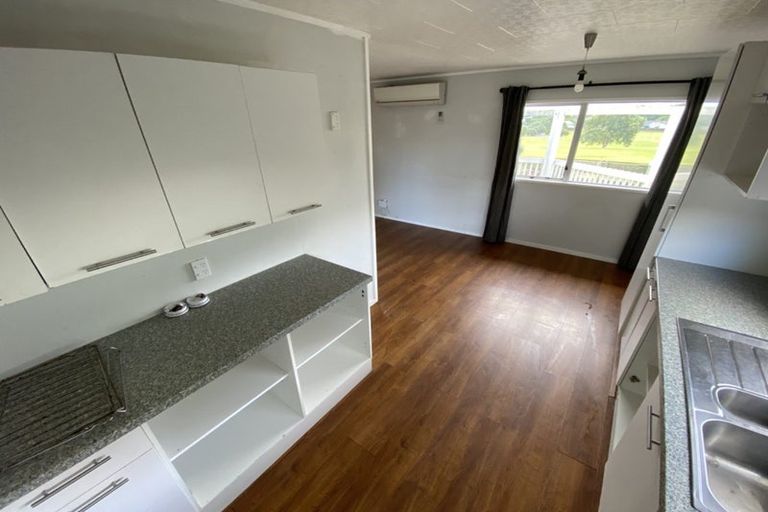 Photo of property in 14 Balwyn Place, Clendon Park, Auckland, 2103