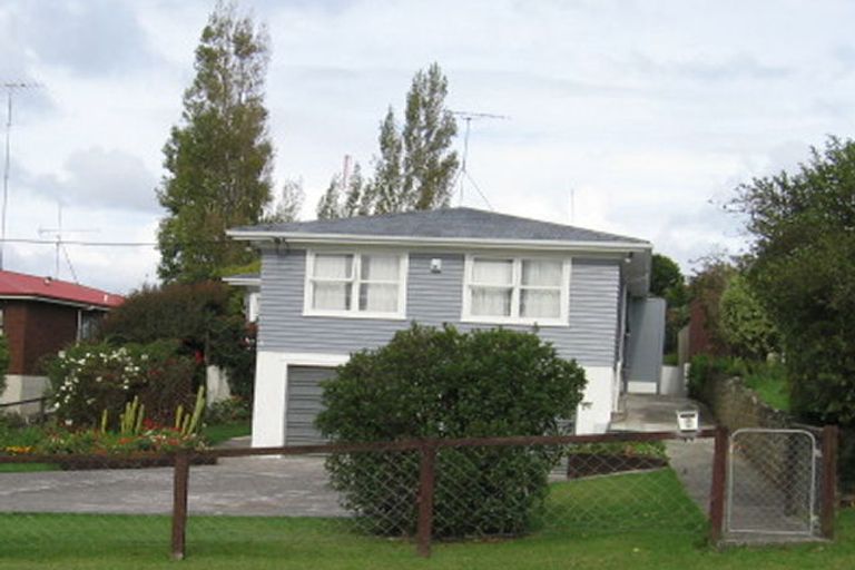 Photo of property in 5 Lowtherhurst Road, Massey, Auckland, 0614