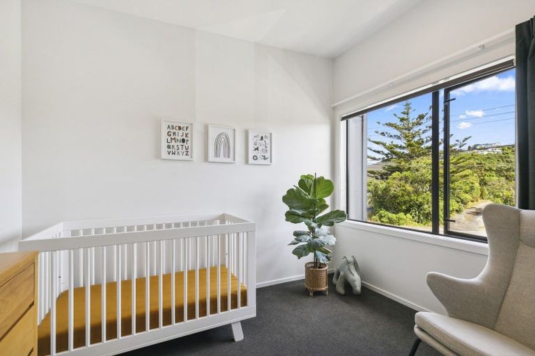 Photo of property in 2/50 Mandalay Terrace, Khandallah, Wellington, 6035