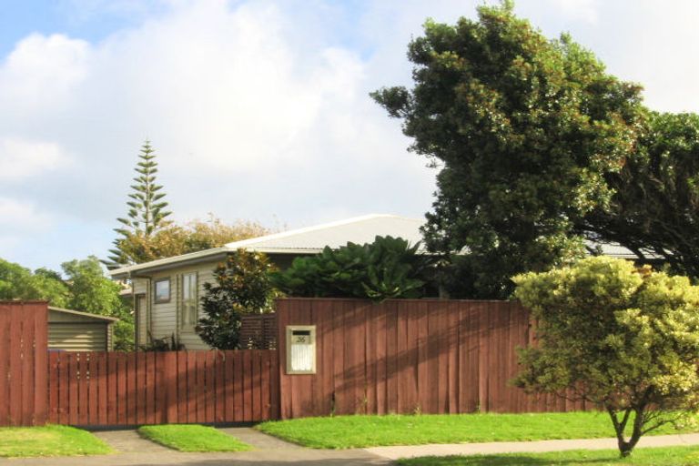 Photo of property in 26 Eruini Street, Waikanae Beach, Waikanae, 5036