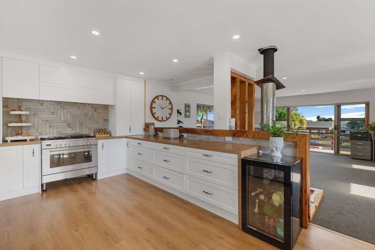 Photo of property in 6 Koromiko Place, Waiuku, 2123