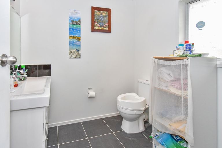 Photo of property in 2/9 Elizabeth Street, Papakura, 2110