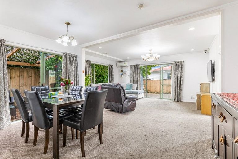 Photo of property in 1/28 Harrington Road, Henderson, Auckland, 0610