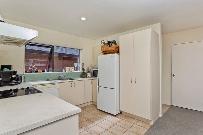 Photo of property in 37 Fields Parade, Oteha, Auckland, 0632