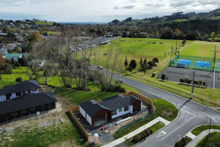 Photo of property in 2 Mahi Road, Helensville, 0800