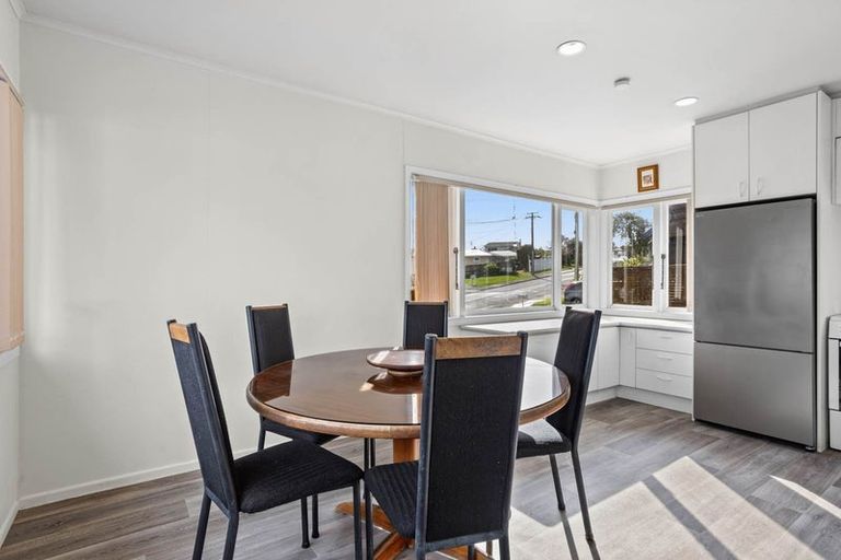 Photo of property in 18 Pax Avenue, Forrest Hill, Auckland, 0620