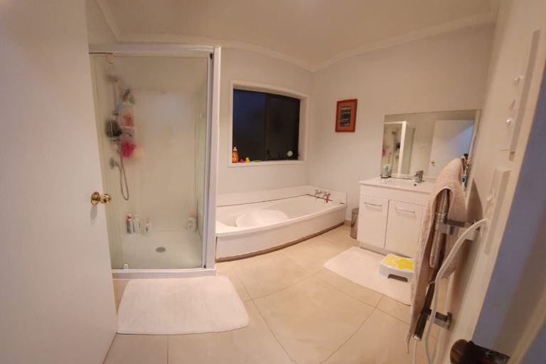 Photo of property in 2/34 Manuroa Road, Takanini, 2112