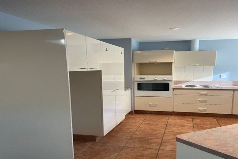 Photo of property in 2/61 Waimairi Road, Upper Riccarton, Christchurch, 8041