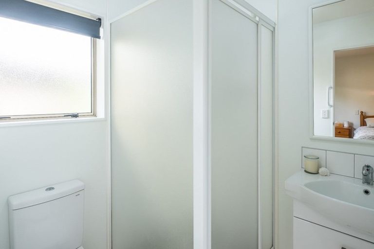 Photo of property in 4 Kaikomako Road, Waikanae, 5036