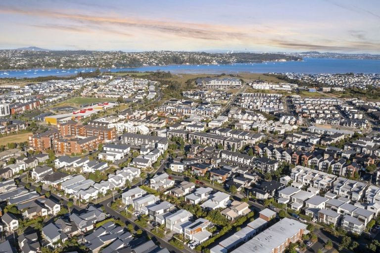 Photo of property in 32 Meteor Road, Hobsonville, Auckland, 0616