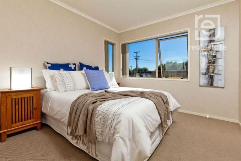 Photo of property in 112a Matipo Road, Te Atatu Peninsula, Auckland, 0610