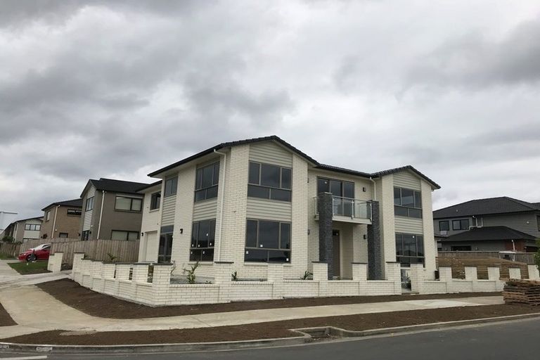 Photo of property in 1 Castlebane Drive, Flat Bush, Auckland, 2019