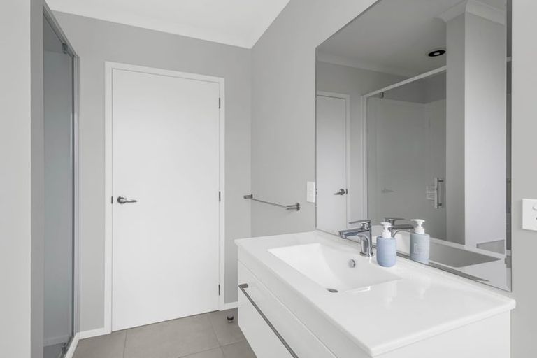 Photo of property in 14 Discovery Place, Marfell, New Plymouth, 4310