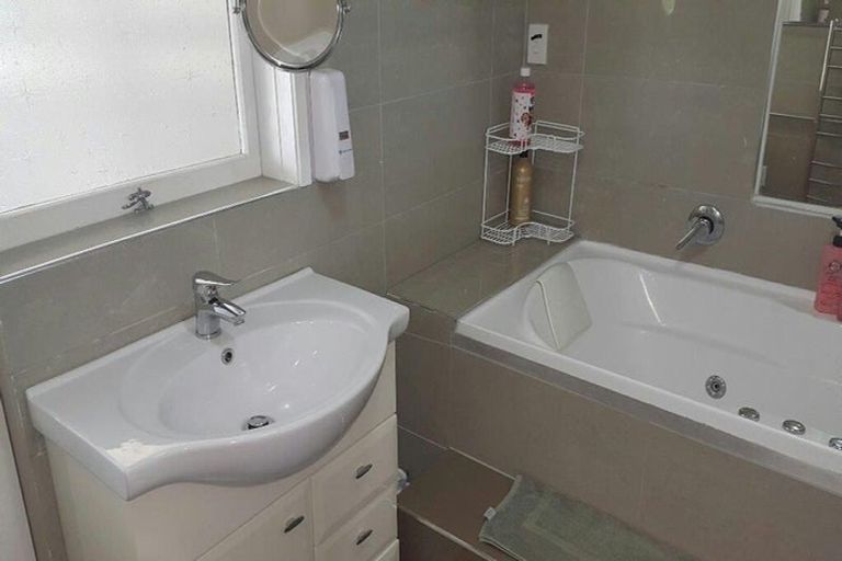 Photo of property in 330 Glenvar Road, Torbay, Auckland, 0630