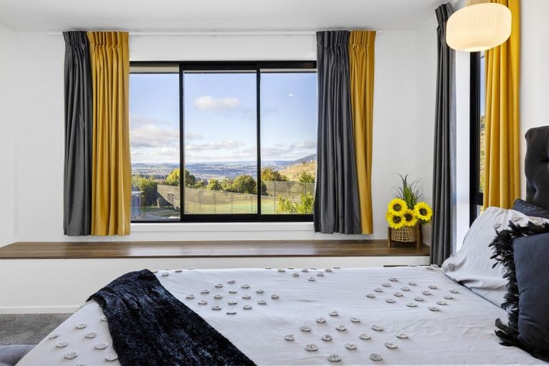 Photo of property in 5 Grandview Lane, Acacia Bay, 3385