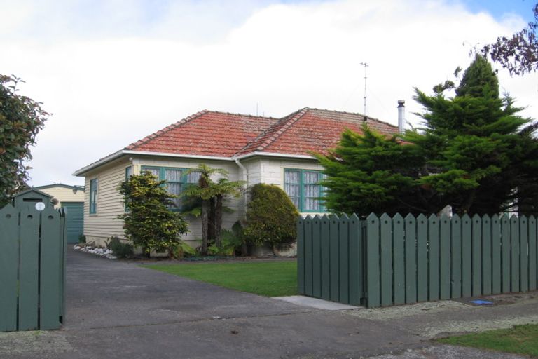 Photo of property in 2 Plymouth Street, Roslyn, Palmerston North, 4414
