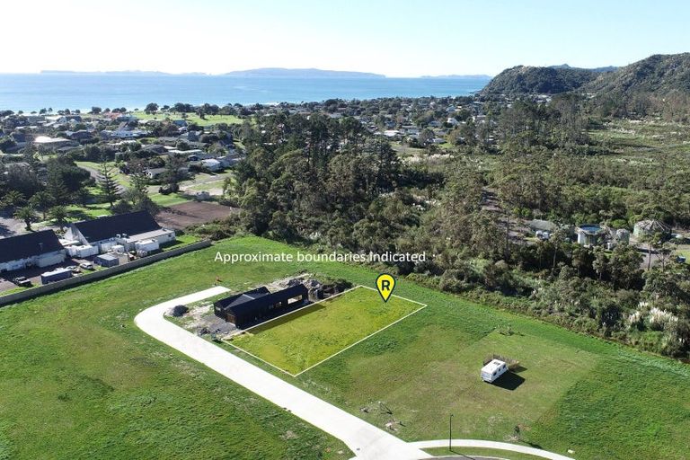 Photo of property in 102 Karearea Way, Matarangi, 3592
