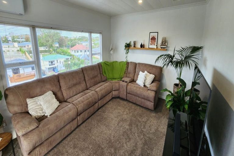 Photo of property in 60 Awanui Street, Merrilands, New Plymouth, 4312