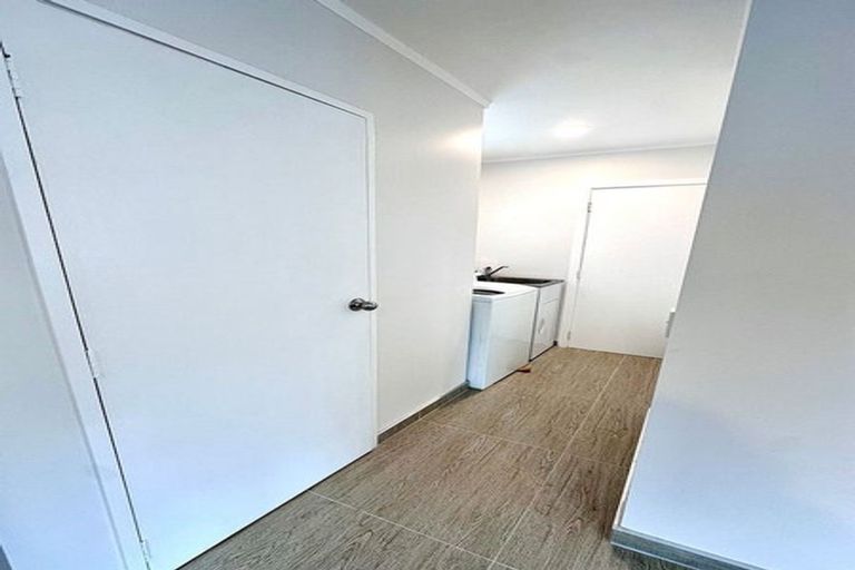 Photo of property in 1a Kiwi Esplanade, Mangere Bridge, Auckland, 2022
