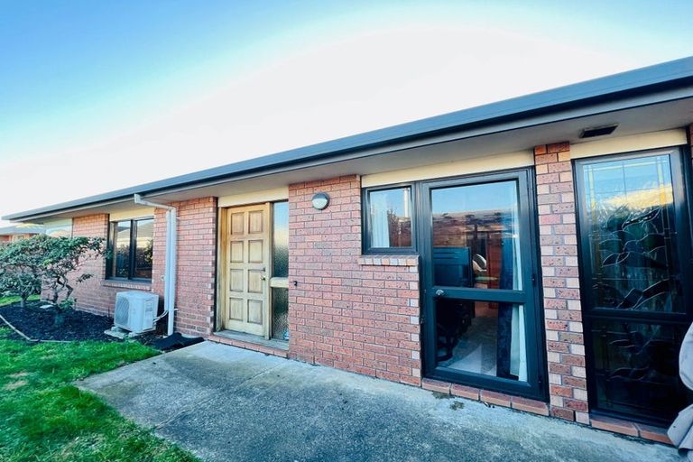 Photo of property in 98 Springs Road, Hornby, Christchurch, 8042
