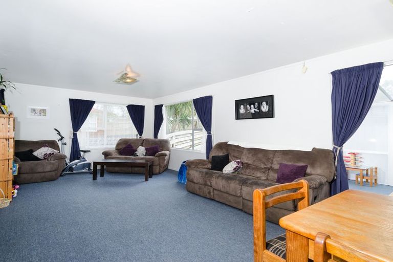 Photo of property in 1 Cushla Place, Massey, Auckland, 0614