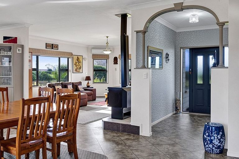 Photo of property in 393 Ketemarae Road, Normanby, Hawera, 4675