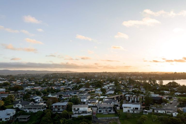 Photo of property in 4/34 Rewarewa Road, Te Atatu Peninsula, Auckland, 0610