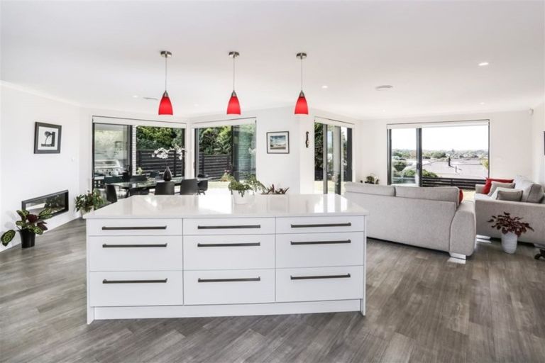 Photo of property in 6 Stonedale Drive, Pukekohe, 2120