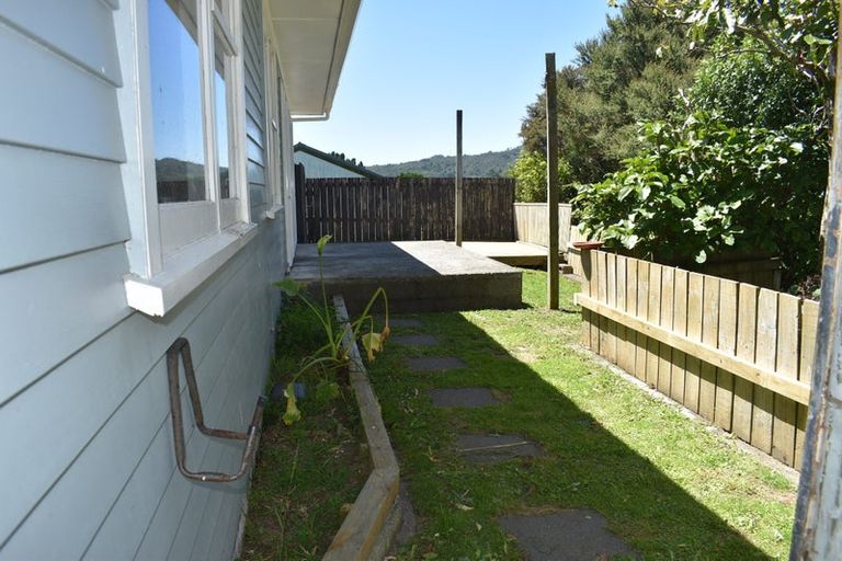 Photo of property in 25 Amundsen Grove, Stokes Valley, Lower Hutt, 5019