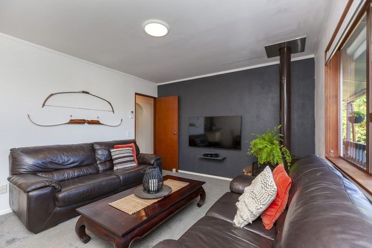 Photo of property in 30a Kakariki Grove, Waikanae, 5036