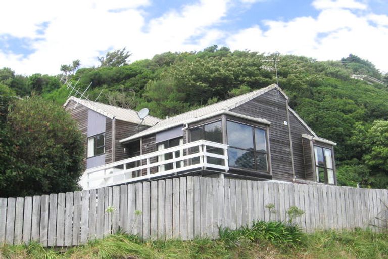 Photo of property in 92 Curtis Street, Northland, Wellington, 6012