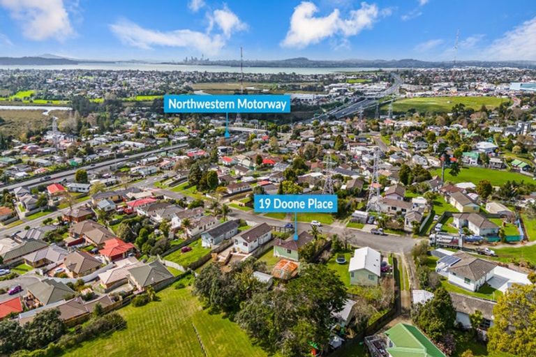 Photo of property in 19 Doone Place, Massey, Auckland, 0614