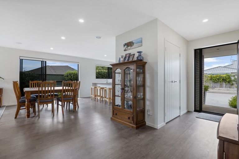 Photo of property in 14a Tukapa Street, Westown, New Plymouth, 4310