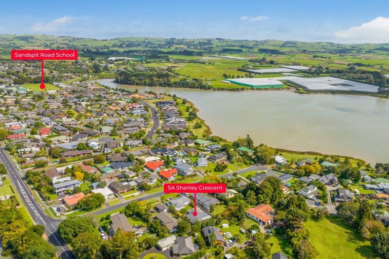 Photo of property in 5a Shanley Crescent, Waiuku, 2123