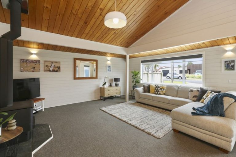 Photo of property in 11 Ropiha Street, Fitzroy, New Plymouth, 4312