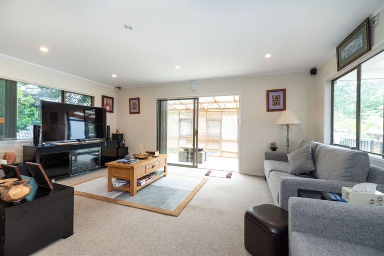 Photo of property in 92 Kemp Road, Massey, Auckland, 0614