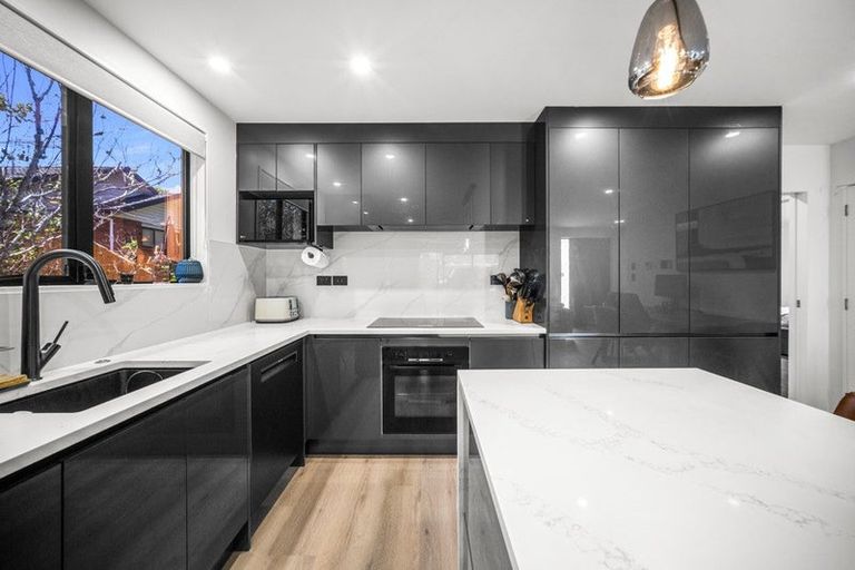 Photo of property in 25f Oteha Valley Road, Northcross, Auckland, 0632