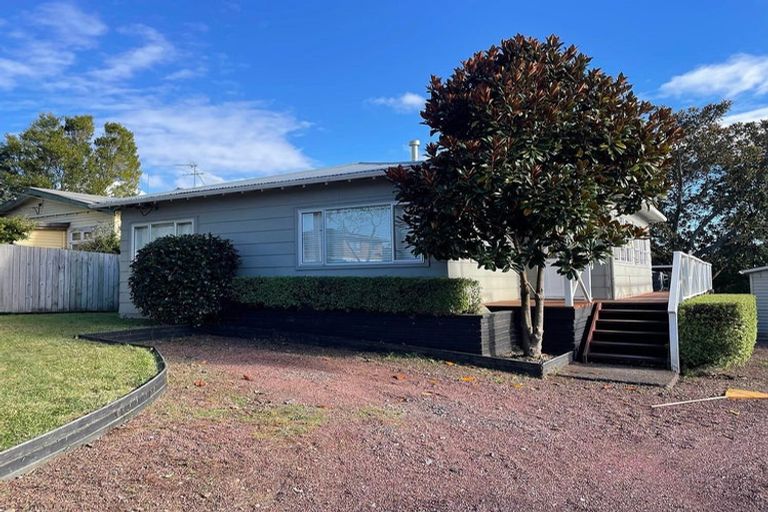Photo of property in 3 Miro Street, New Lynn, Auckland, 0600
