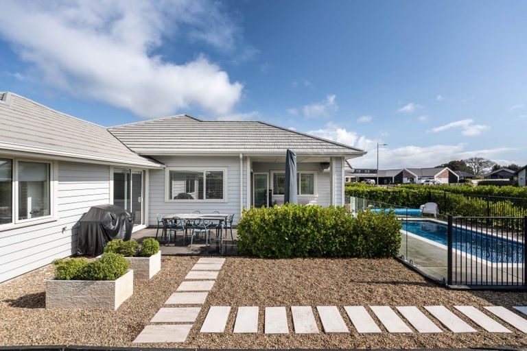 Photo of property in 32 Mike Smith Drive, Cambridge, 3434