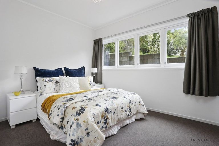 Photo of property in 201 Godley Road, Titirangi, Auckland, 0604