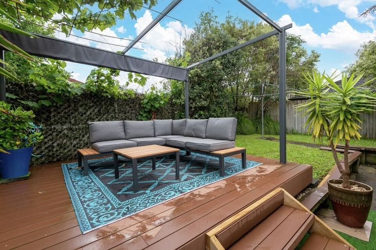 Photo of property in 24 Frank Bunce Grove, Flat Bush, Auckland, 2019