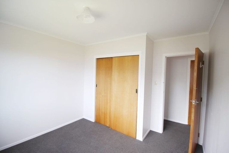 Photo of property in 30 Somes Crescent, Newlands, Wellington, 6037